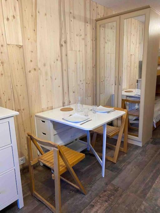 Studio Refait A Neuf Avec Balcon - Famille - Parking Couvert Chamrousse Exterior foto